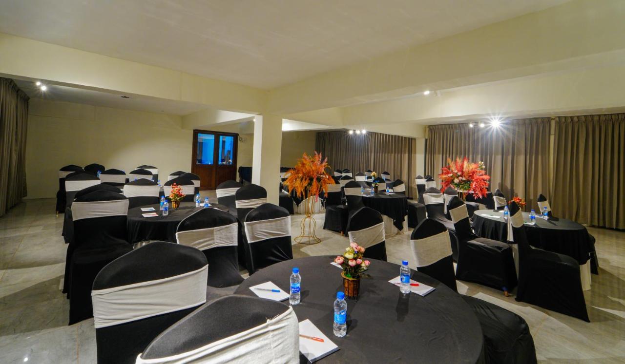 Hotel Woodcrest Zirakpur - Best Family Hotel By - A Unit Of Sidham Group Экстерьер фото
