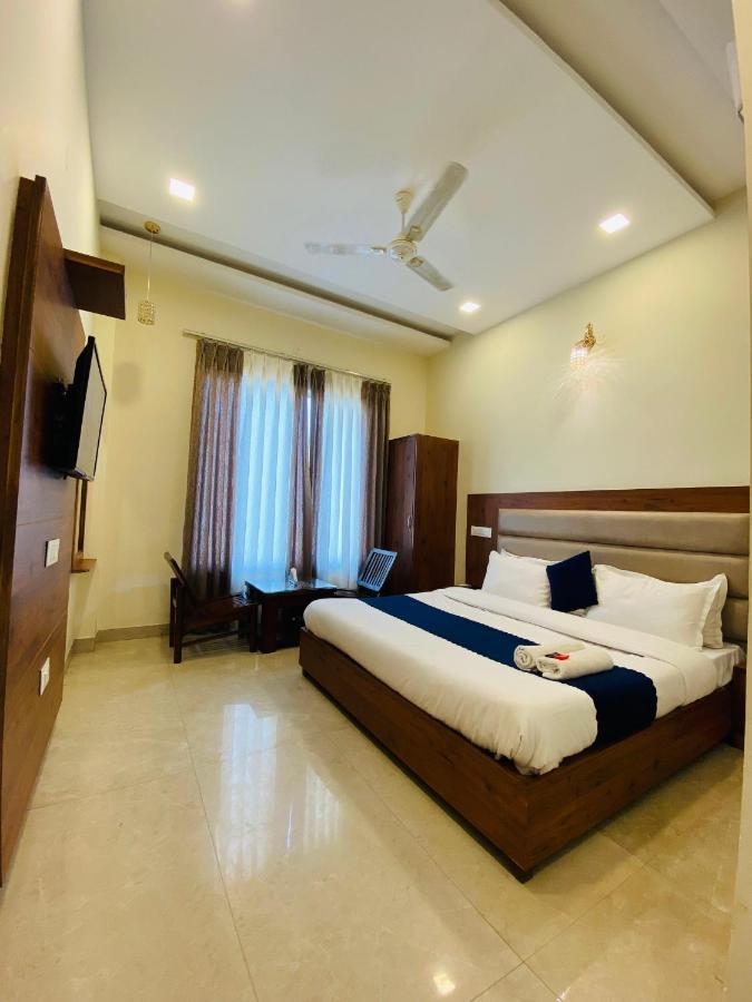 Hotel Woodcrest Zirakpur - Best Family Hotel By - A Unit Of Sidham Group Экстерьер фото