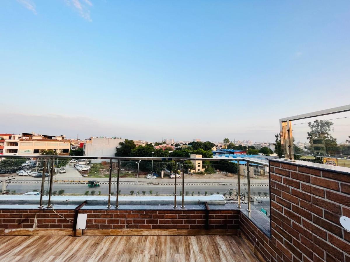 Hotel Woodcrest Zirakpur - Best Family Hotel By - A Unit Of Sidham Group Экстерьер фото