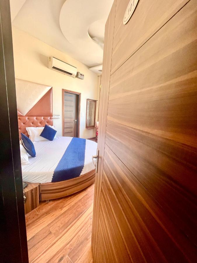 Hotel Woodcrest Zirakpur - Best Family Hotel By - A Unit Of Sidham Group Экстерьер фото