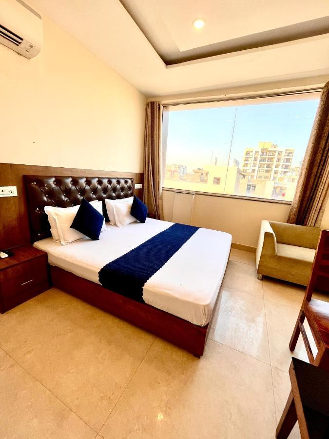 Hotel Woodcrest Zirakpur - Best Family Hotel By - A Unit Of Sidham Group Экстерьер фото
