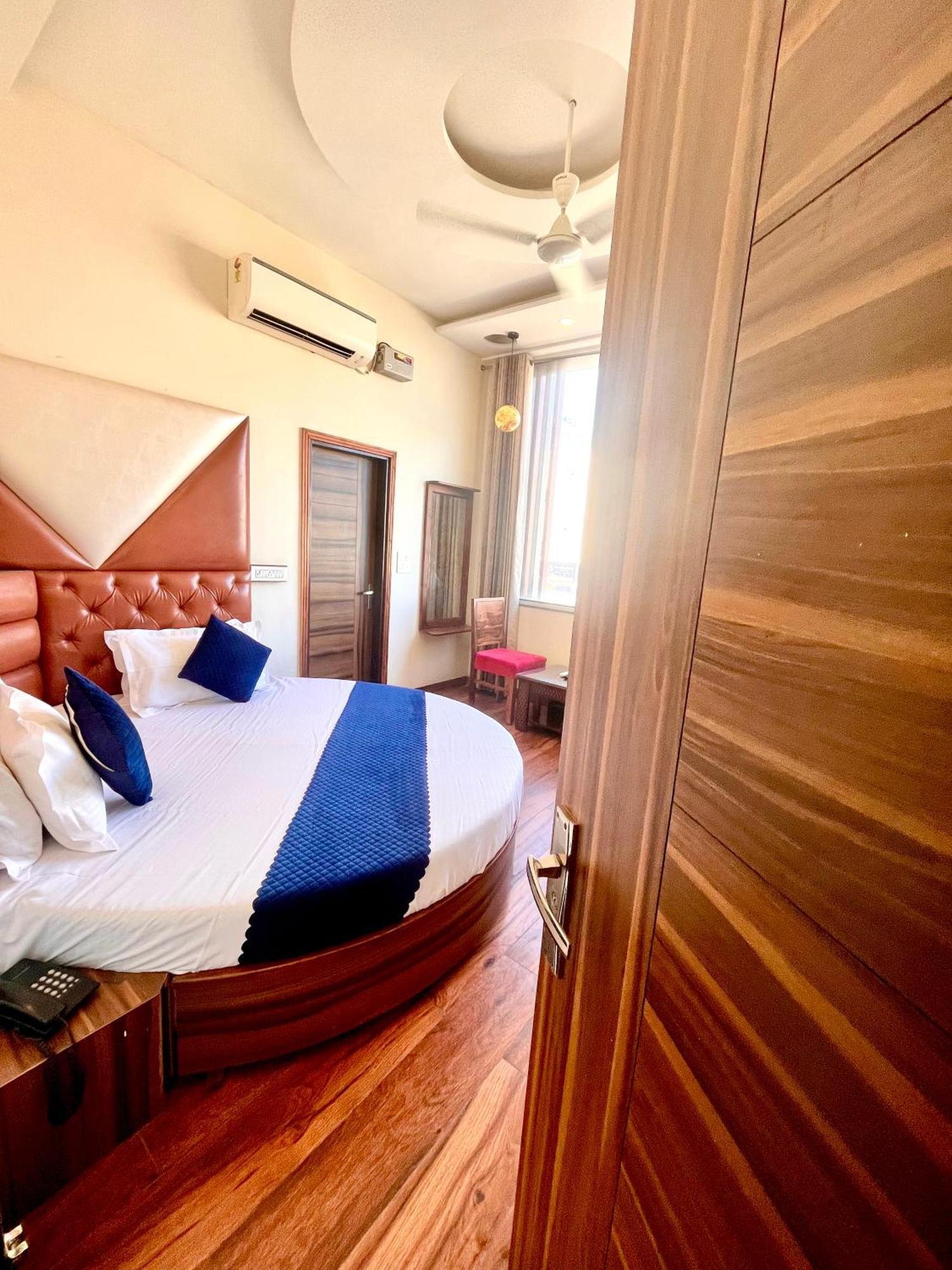 Hotel Woodcrest Zirakpur - Best Family Hotel By - A Unit Of Sidham Group Экстерьер фото